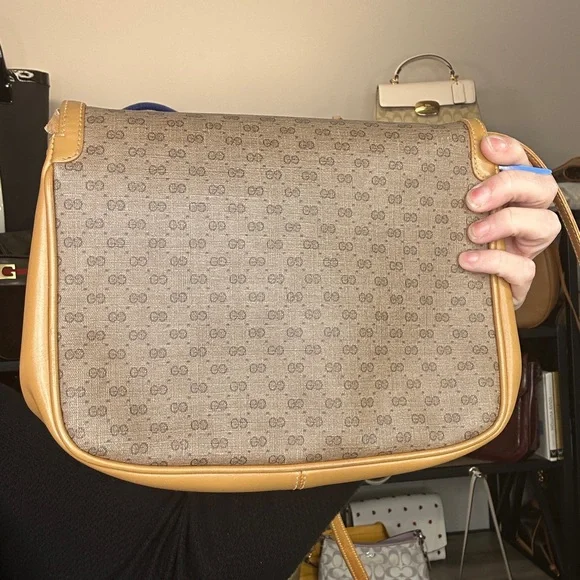 Gucci Vintage Small Tan and Gold Messenger Monogram Flap Bag w/ COA 1981-1985 - Picture 3 of 10